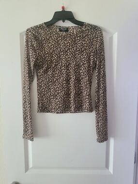 Leopard Print Long Sleeve Crewneck Top - Brown/Tan